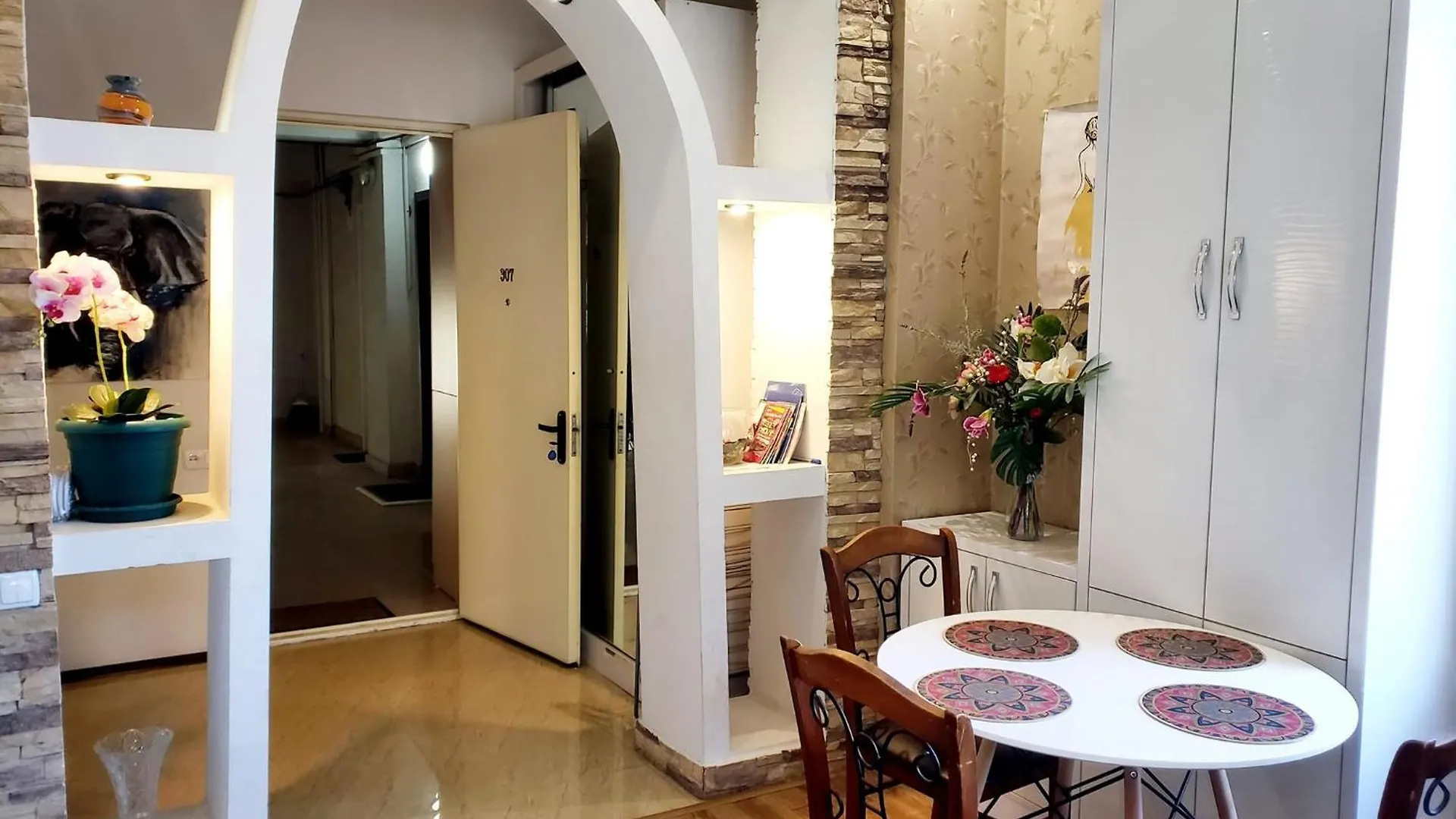 טביליסי Cozy Apartment In The City Center Mtatsminda 0*,  גאורגיה